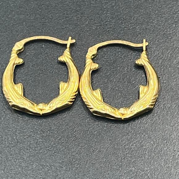 DN 14K Yellow Gold Vintage Kissing Fish Whale Hoop Earrings 1.44 grams - Picture 1 of 12